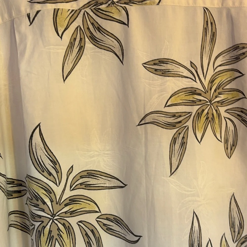 Columbia Men's White and Black XLT Floral pocket Shirt - Picture 6 of 6